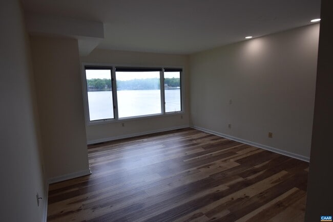 Building Photo - B3 Marina Point