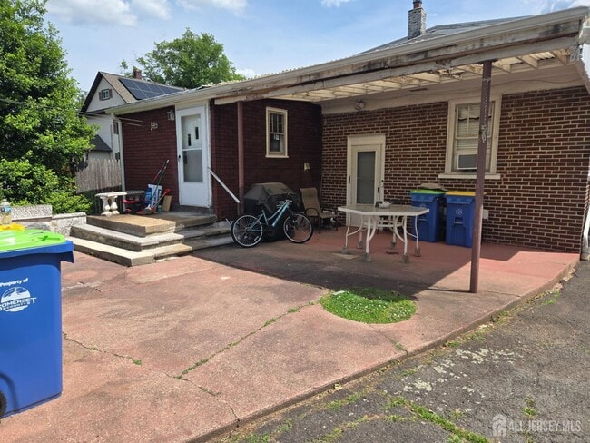 Building Photo - 108 Bell Ave