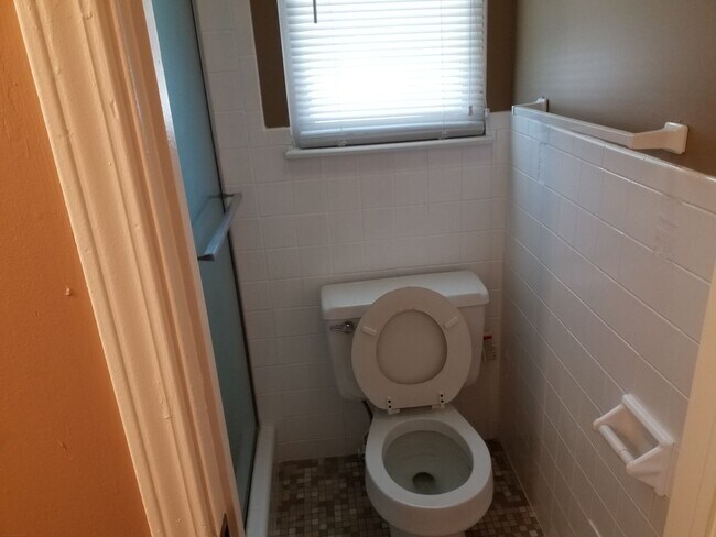 Building Photo - AVAILABLE Soon!! Large Family SF Newly Ren...