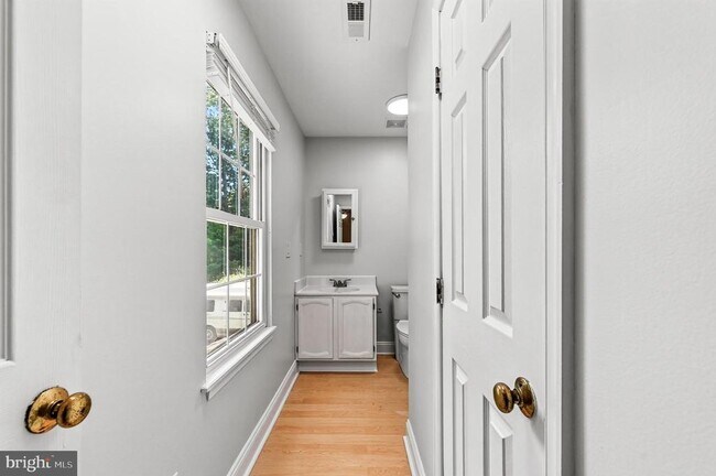 Building Photo - 271 Paw Paw Dr