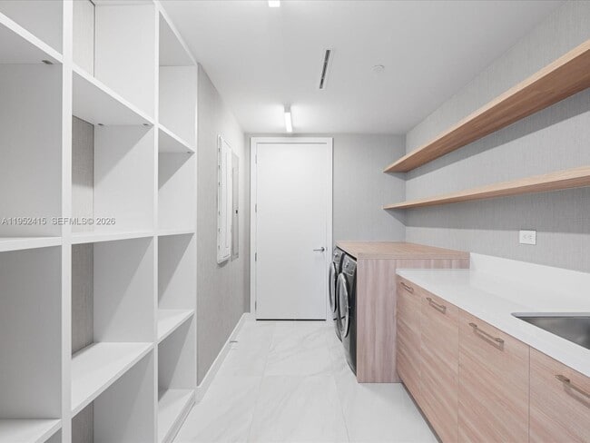 Building Photo - 220 SE Mizner Blvd