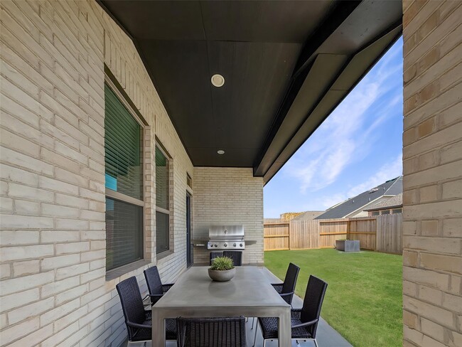 Building Photo - 26819 Meadow Ln