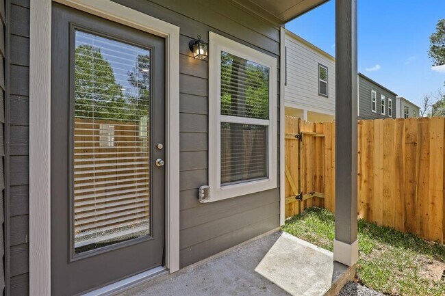 Building Photo - 13504 Axel Ln