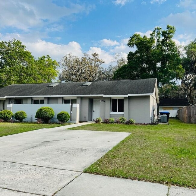 Building Photo - UCF Duplex