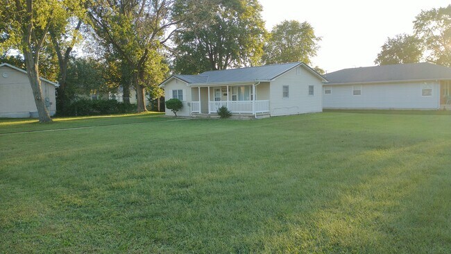 Building Photo - 303 W Wernsing Ave