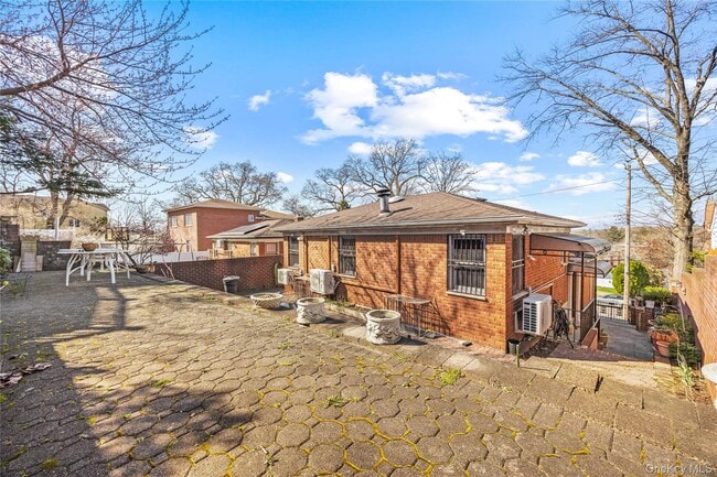 Building Photo - 45-76-76 Browvale Ln