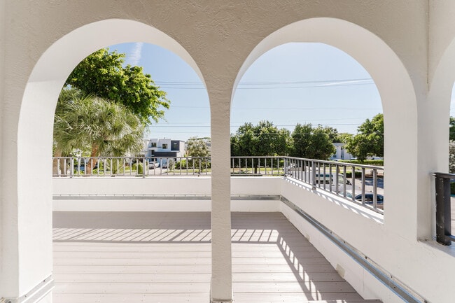 Building Photo - 665 Jeffery St