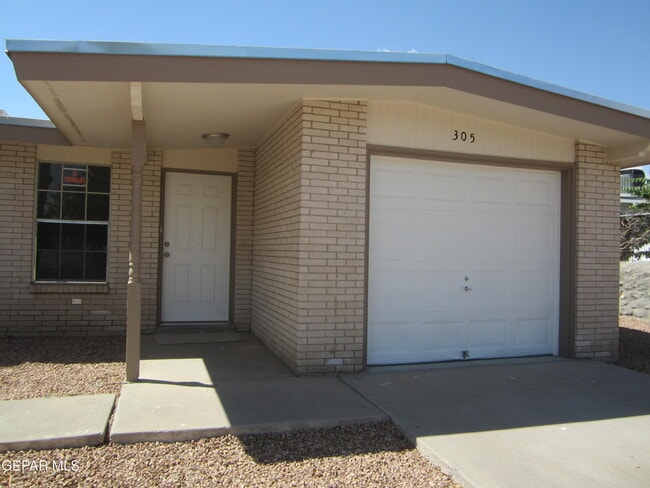 Building Photo - 305 Corvena Way