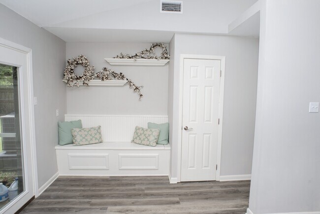 Building Photo - 109 Walnut St