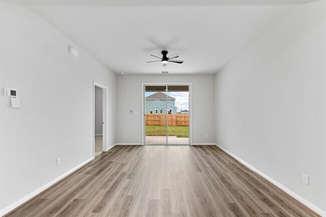 Building Photo - 100 Elm Br Trl