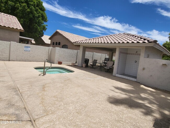 Building Photo - 4909 W Behrend Dr