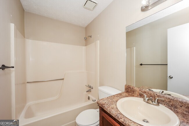 Building Photo - 284 Independence Dr