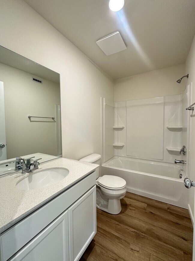 Building Photo - 2320 Horseshoe Cir