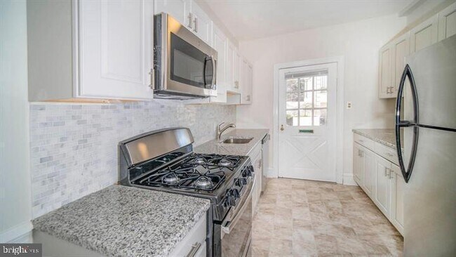Primary Photo - 711 N Broom St
