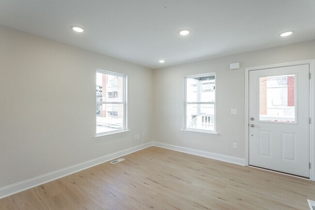 Building Photo - 2011 S Lyerly St
