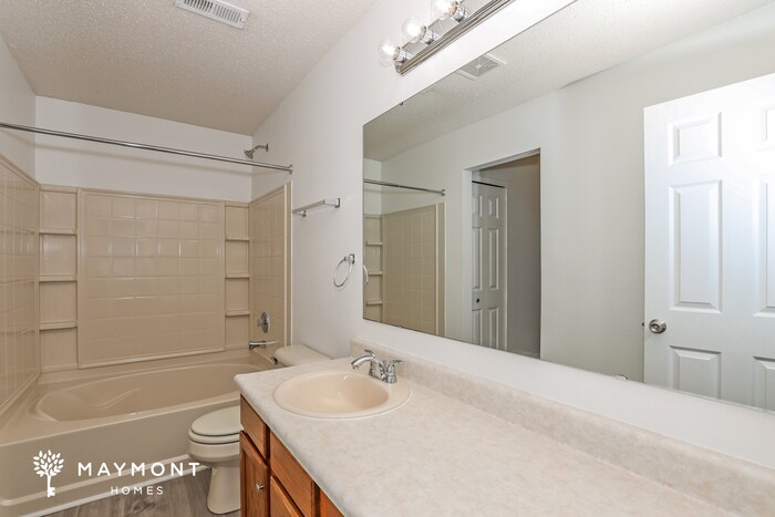 Building Photo - 823 Runnymede Dr