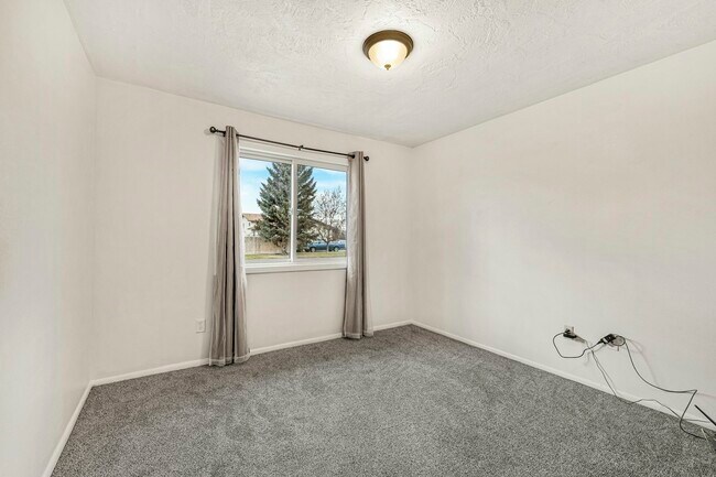 Building Photo - 24 Jaxson Dr