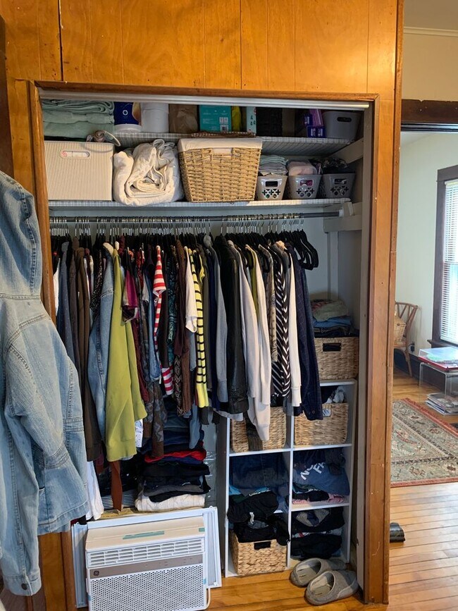 Building Photo - 418 S Orchard St