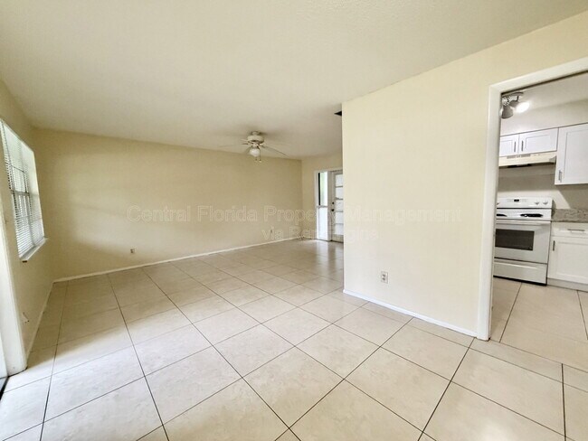 Building Photo - 2203 S Park Ave