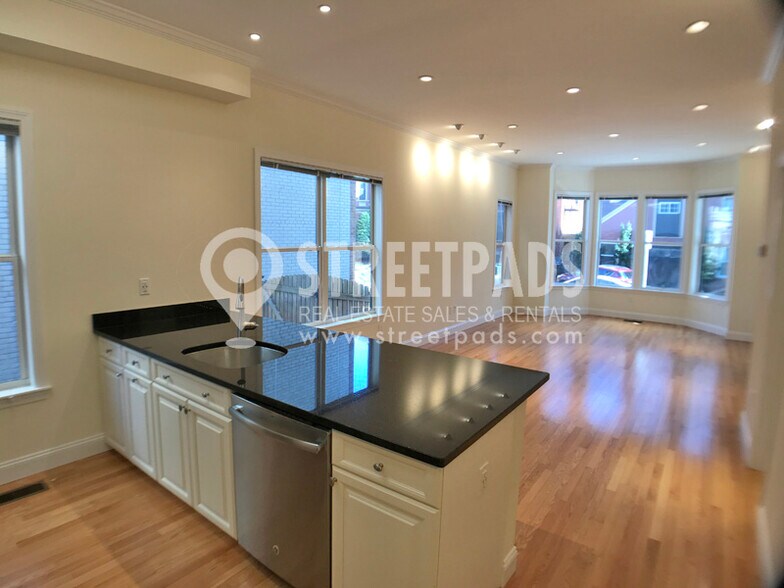 Building Photo - 15 Langdon St