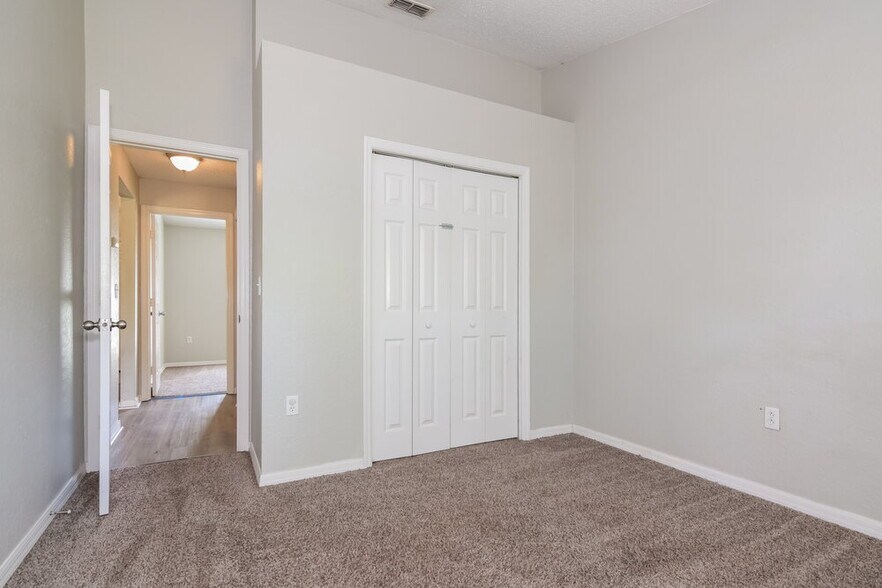 Building Photo - 306 Carriage Crossing Cir