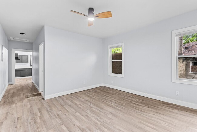 Building Photo - Charming 4 Bedroom, 1 Bathroom house
