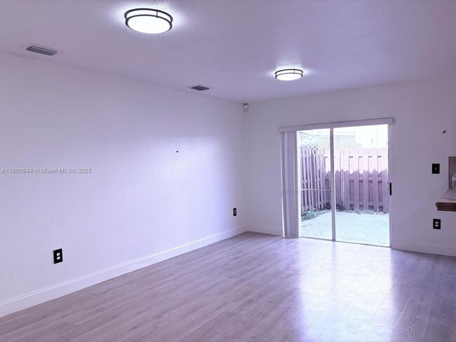 Building Photo - 11416 NW 93rd Ct