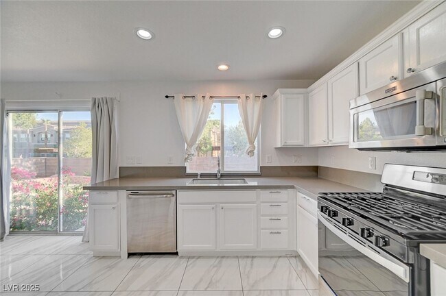 Building Photo - 9893 Canyon Peak Dr