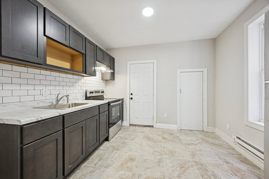 Building Photo - 831 S Allison St