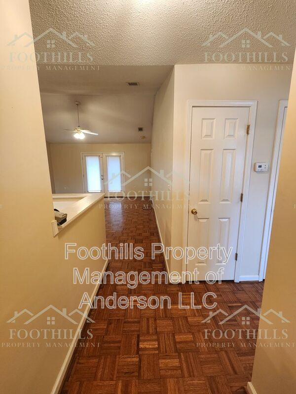 Building Photo - 1419 Oak Hill Dr