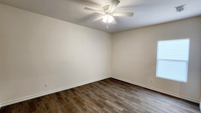 Building Photo - 5702 Moses Lp