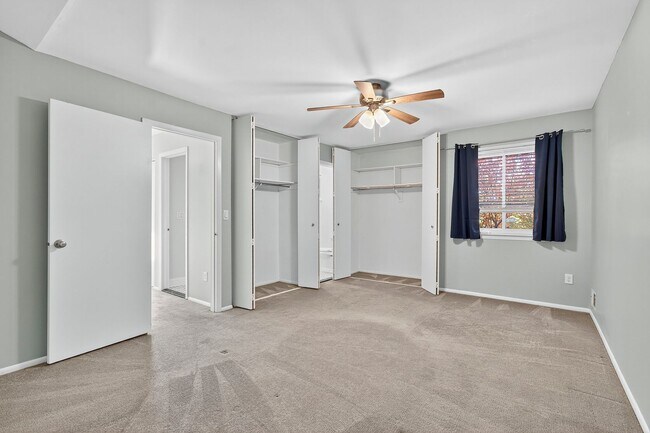 Building Photo - 14 Carol Ct