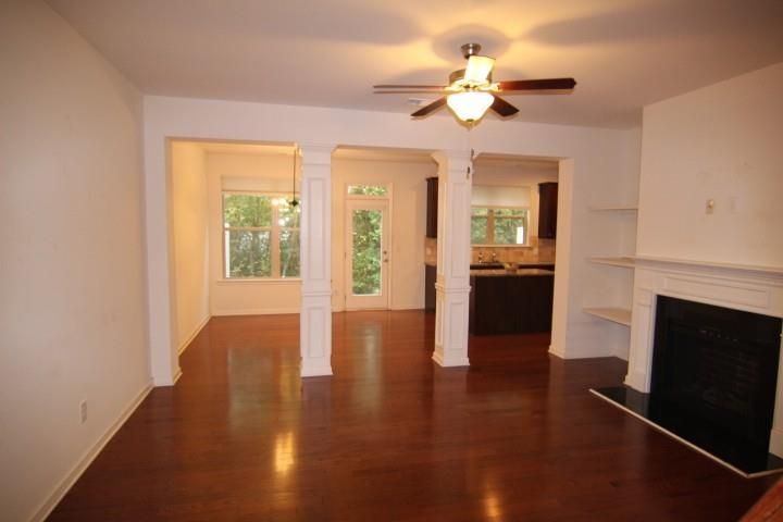 Building Photo - 5850 Vinyard Ln