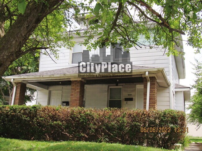 Building Photo - *Move in Special* 925 N Gladstone Ave. Ind...