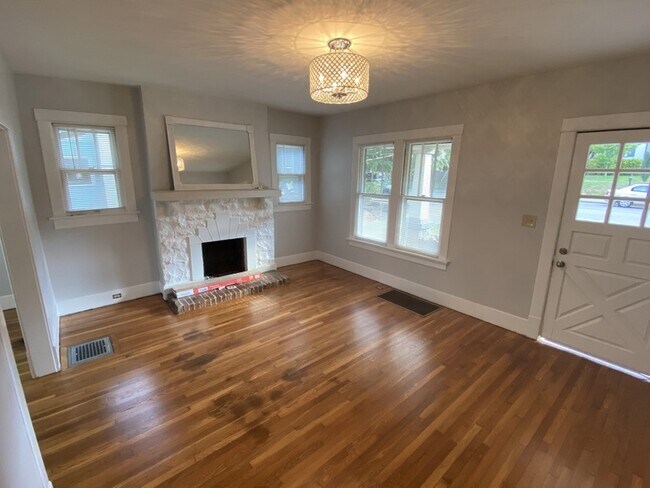 Building Photo - 807 Setliff Pl