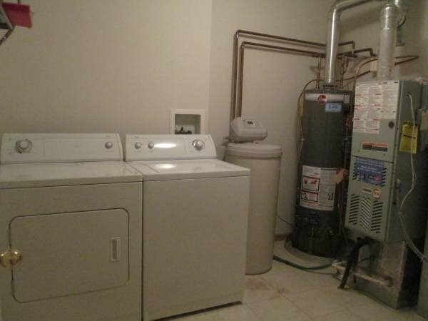 Building Photo - Spacious 2 Bedrm + Loft 2 Bath Townhome Available Now