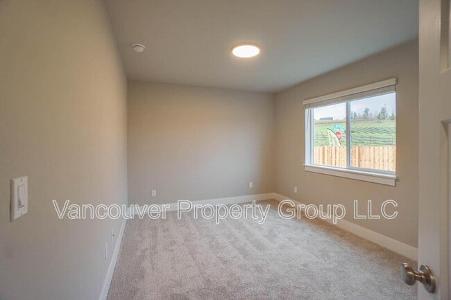 Building Photo - 313 E Caribou Ct