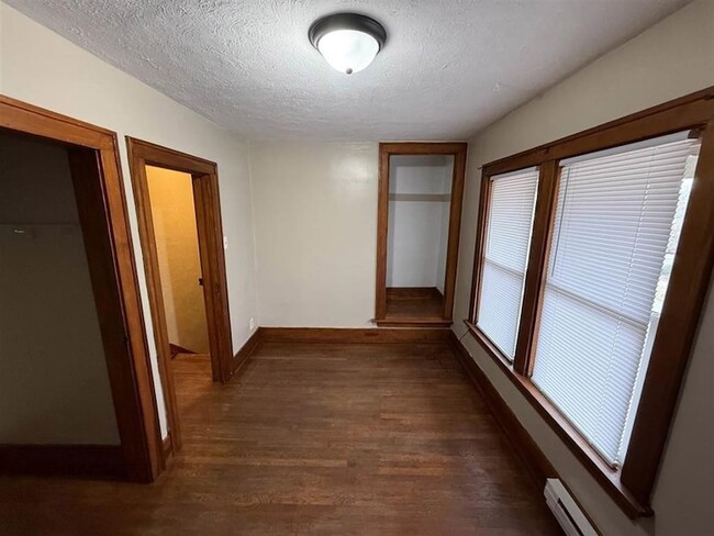 Building Photo - 10 Howard Pl