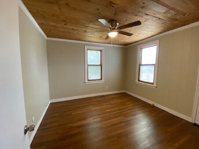 Building Photo - Newly Renovated Home in West Fondren!