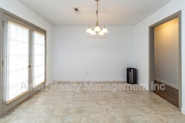 Building Photo - 2821 Vicksburg Ln