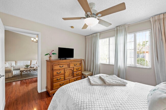 Building Photo - 2005 SE 10th Ave