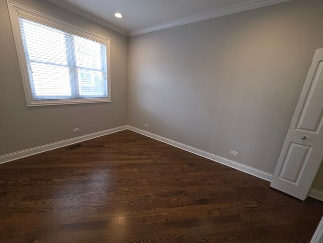 Building Photo - 1428 W Belmont Ave
