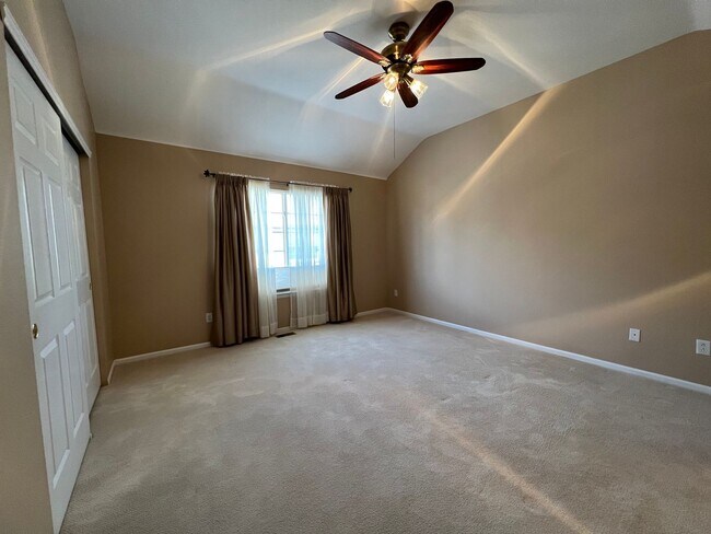 Building Photo - Splendid Townhome in Castle Pines