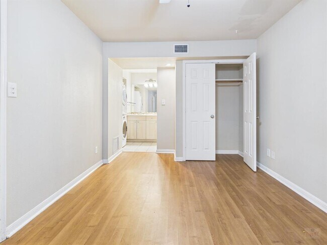 Building Photo - 7685 Northcross Dr