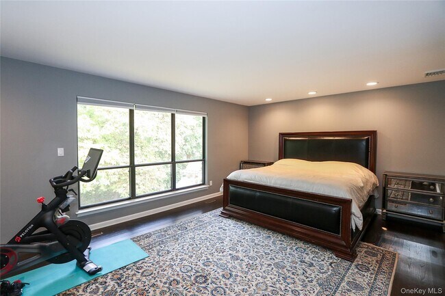 Building Photo - 35 Old Pond Rd