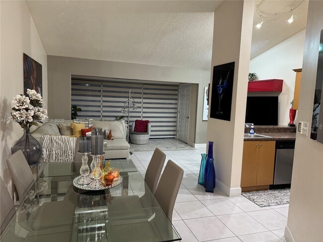 Building Photo - 9446 SW 140th Ct