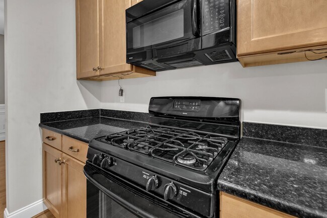 Building Photo - 3 Bedroom Home in Austin Creek! 2 Car Gara...