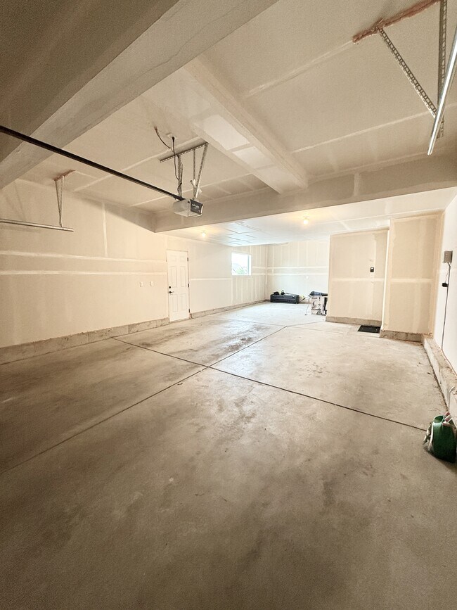 Building Photo - 906 Ashbrook Dr