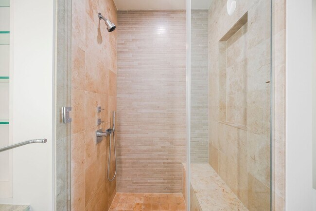 Building Photo - 1 bedroom in the heart of City Center on t...