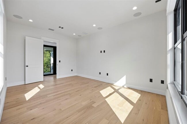 Building Photo - 3701 S Lynwood Ave